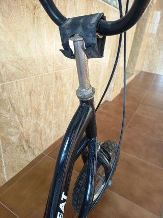 Patinete metálico negro