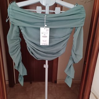 Top tul drapeado hombros descubiertos Zara