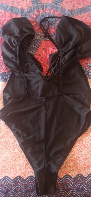 Bañador negro mujer volantes