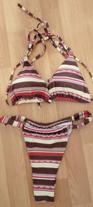 Bikini de rayas marrón y multicolor