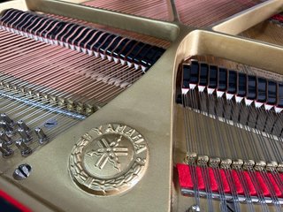 Piano de Cola Yamaha G2 Edición Limitada Japones.
