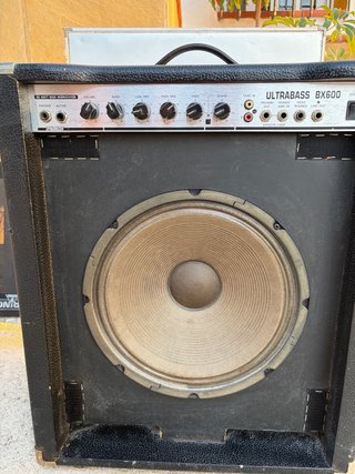 Behringer Ultrabass BX600 Altavoz autoamplificado