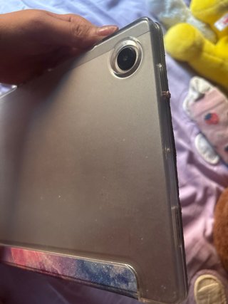 tablet NUEVA con funda y cargador