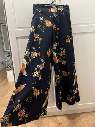 Pantalón ancho estampado flores y aves marca