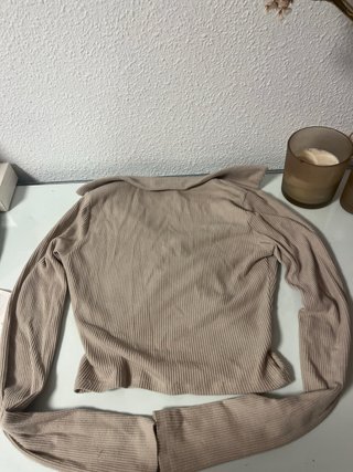 Top beige manga larga
