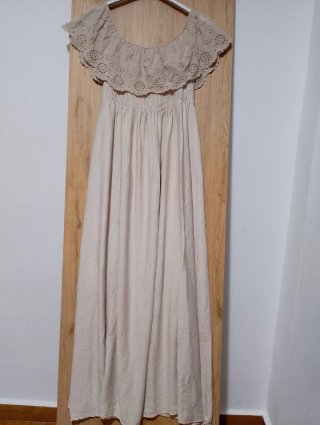 Vestido largo beige con bordado