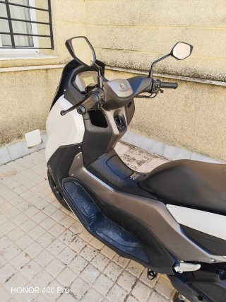 Yamaha N-MAX 125cc Scooter