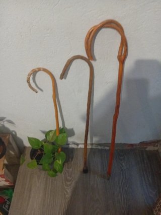 Bastones de madera hechos a mano