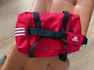 Borsa Sportiva Adidas Tiro 30L con Scomparto Scarpe Rossa