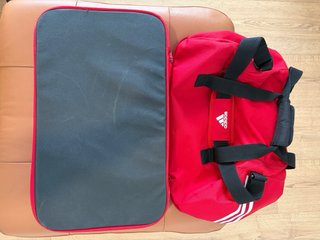 Borsa Sportiva Adidas Tiro 30L con Scomparto Scarpe Rossa