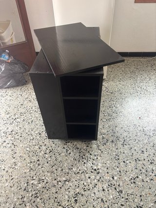 Mueble TV negro con estantes y compartimento CD