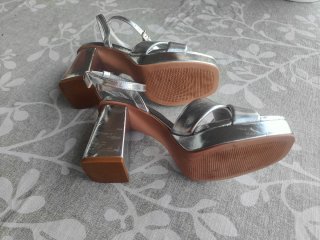 Sandalias de tacón plateados