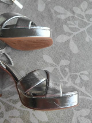 Sandalias de tacón plateados