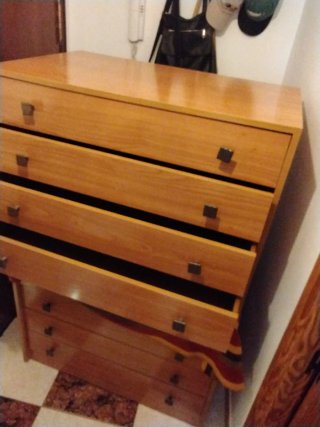 Dos cajoneras de cuatro cajones cada una