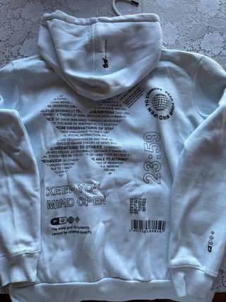 Sudadera azul claro con texto