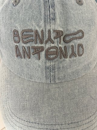 Gorra azul  bordada logo zara Benito  Antonio