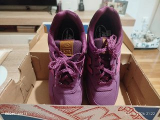 Zapatillas New Balance Moradas y Rosas
