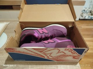 Zapatillas New Balance Moradas y Rosas