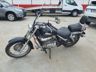 SUZUKI INTRUDER 250