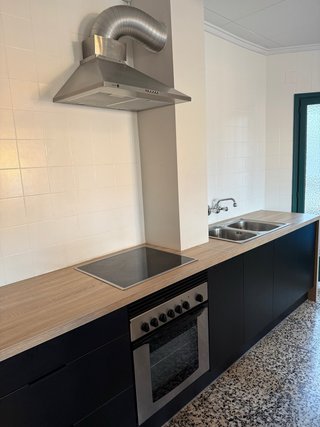 Cocina completa equipada con electrodomésticos
