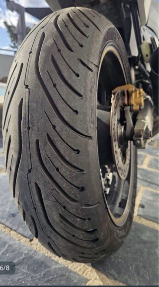 Honda CB 600F Negra con detalles dorada