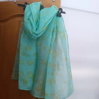 Vestido elegante  verde  pistacho con fular