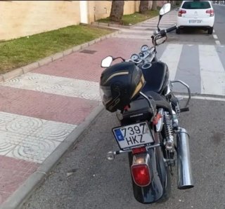 Moto Cruiser Negra y Plateada