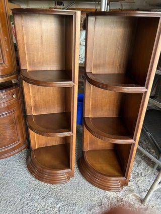 Mueble de madera tallado estilo clásico