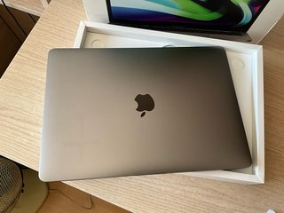 MacBook Pro M2 Argento