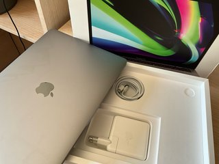 MacBook Pro M2 Argento