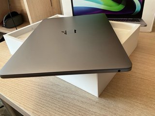MacBook Pro M2 Argento