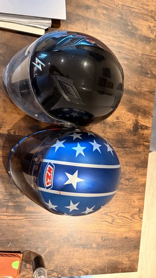 Dos cascos de moto homologados Talla L y S/M