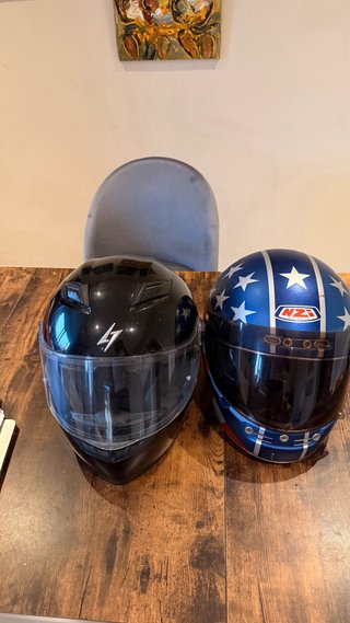 Dos cascos de moto homologados Talla L y S/M