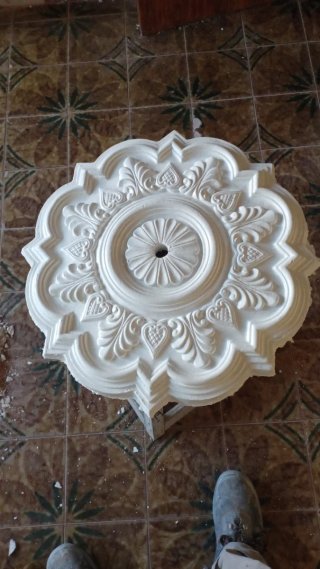 Plafón de escayola decorativo