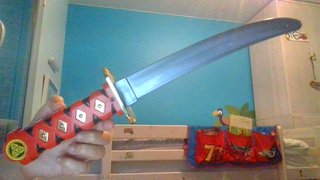 Espada de juguete roja