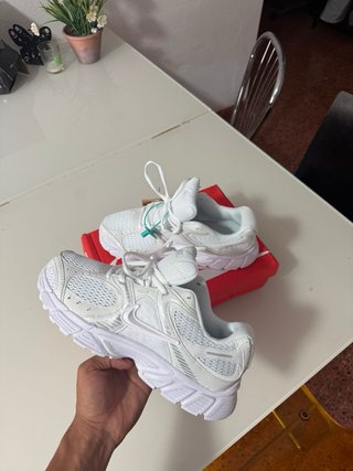 Nike Vomero 5 Talla 43 Blancas