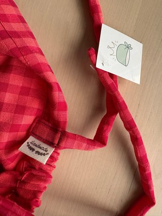 Gorro de cuadros vichy rosa y rojo