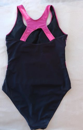 Bañador deportivo negro y rosa