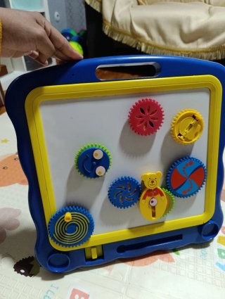 Pizarra magnética infantil azul y amarilla