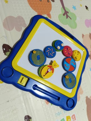 Pizarra magnética infantil azul y amarilla