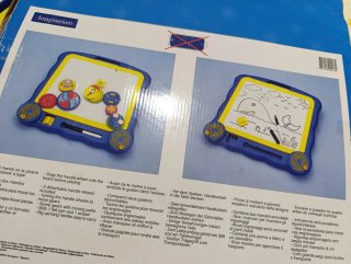 Pizarra magnética infantil azul y amarilla