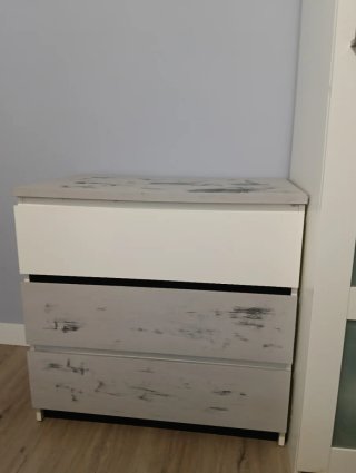 Cajonera blanca y gris pintada parte a mano