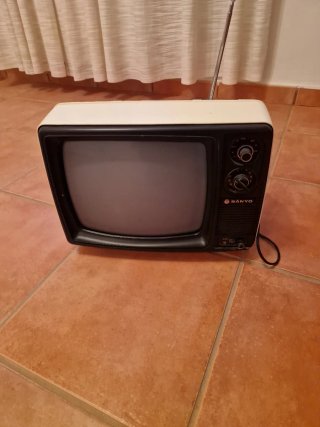 Televisor Sanyo Antiguo Blanco y Negro