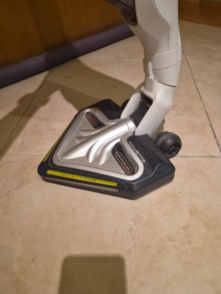 Aspirador Escoba Rowenta sin bolsa y sin cables.