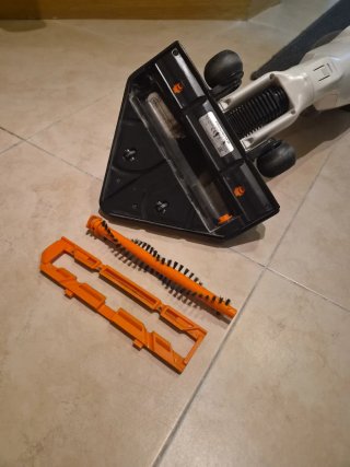 Aspirador Escoba Rowenta sin bolsa y sin cables.