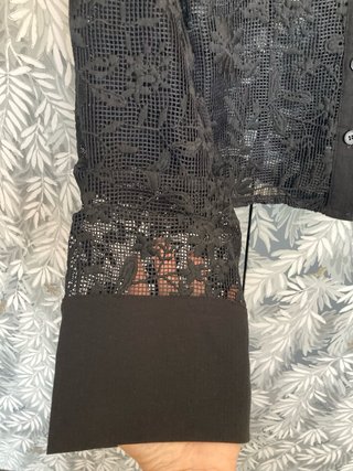 Camisa Zara flores calada negra