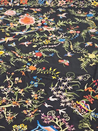 Mantón de Manila bordado flores y pájaros