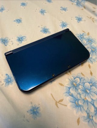 Nintendo 3DS XL + Nintendogs + Cats (senza caricatore)