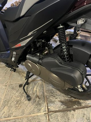 Ciclomotor QJ Motors Negra Automática