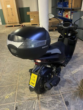 Ciclomotor QJ Motors Negra Automática